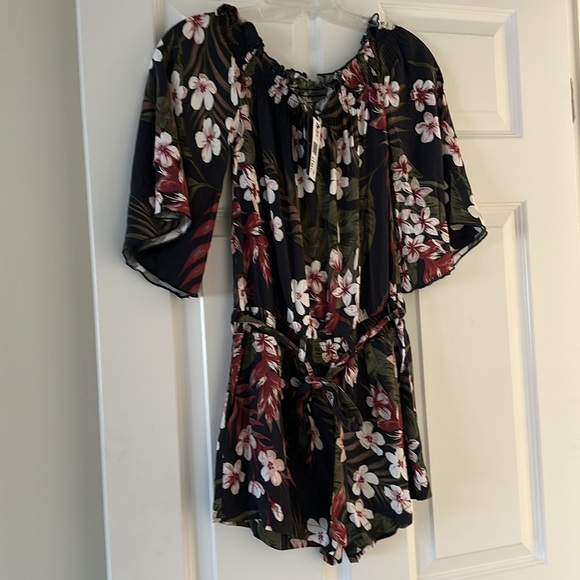 CHASER So Soft & Pretty On/Off Shoulder Viscose & Spandex Romper, Pockets M BNWT - Picture 1 of 13